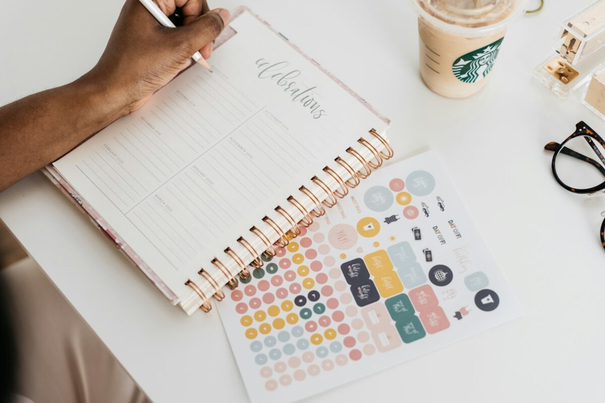 The “3–3–3” Weekly Plan: A Simple Way to Stop Writing Impossible To‑Do Lists